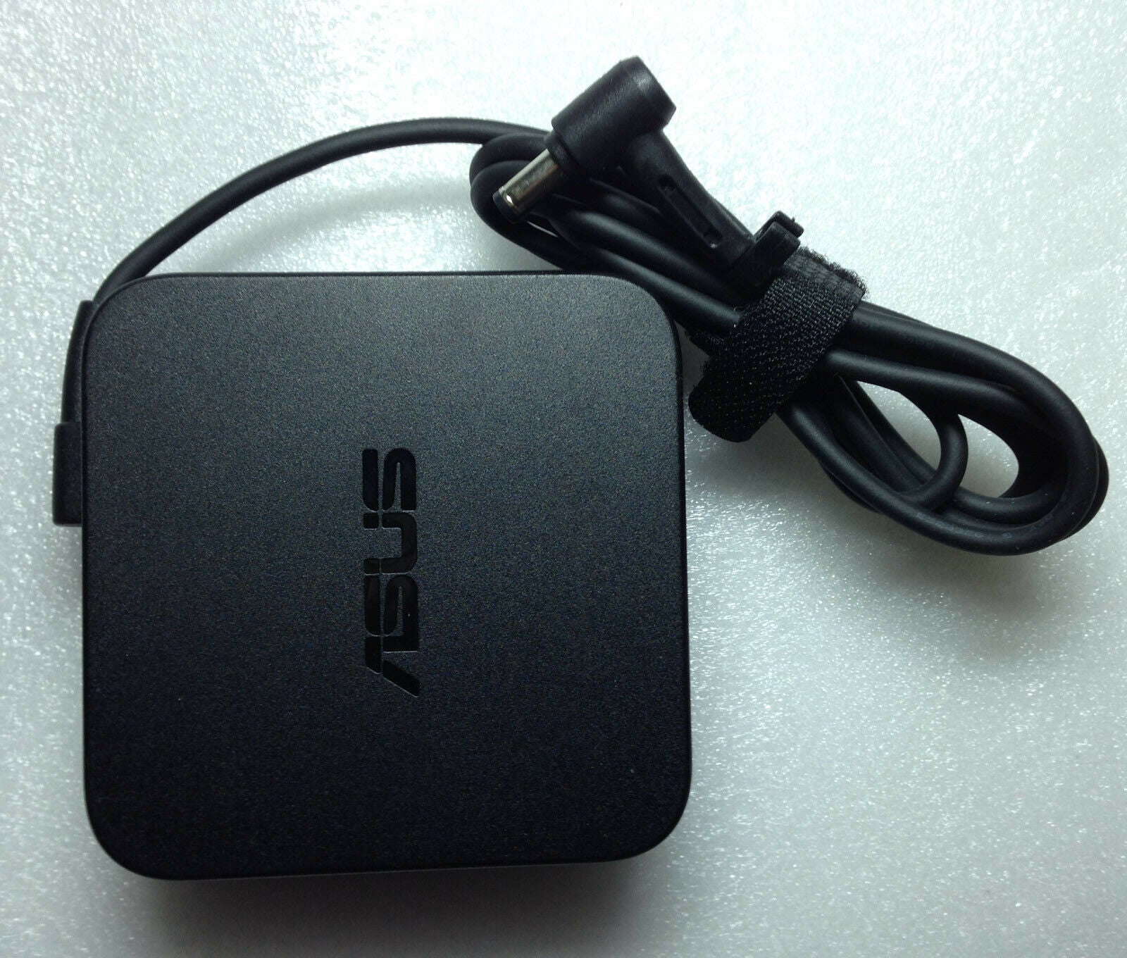 Original Charger ASUS AC Adapter  ASUS ZenBook UX530UX UX533FN UX560UX ADP-90YD B
